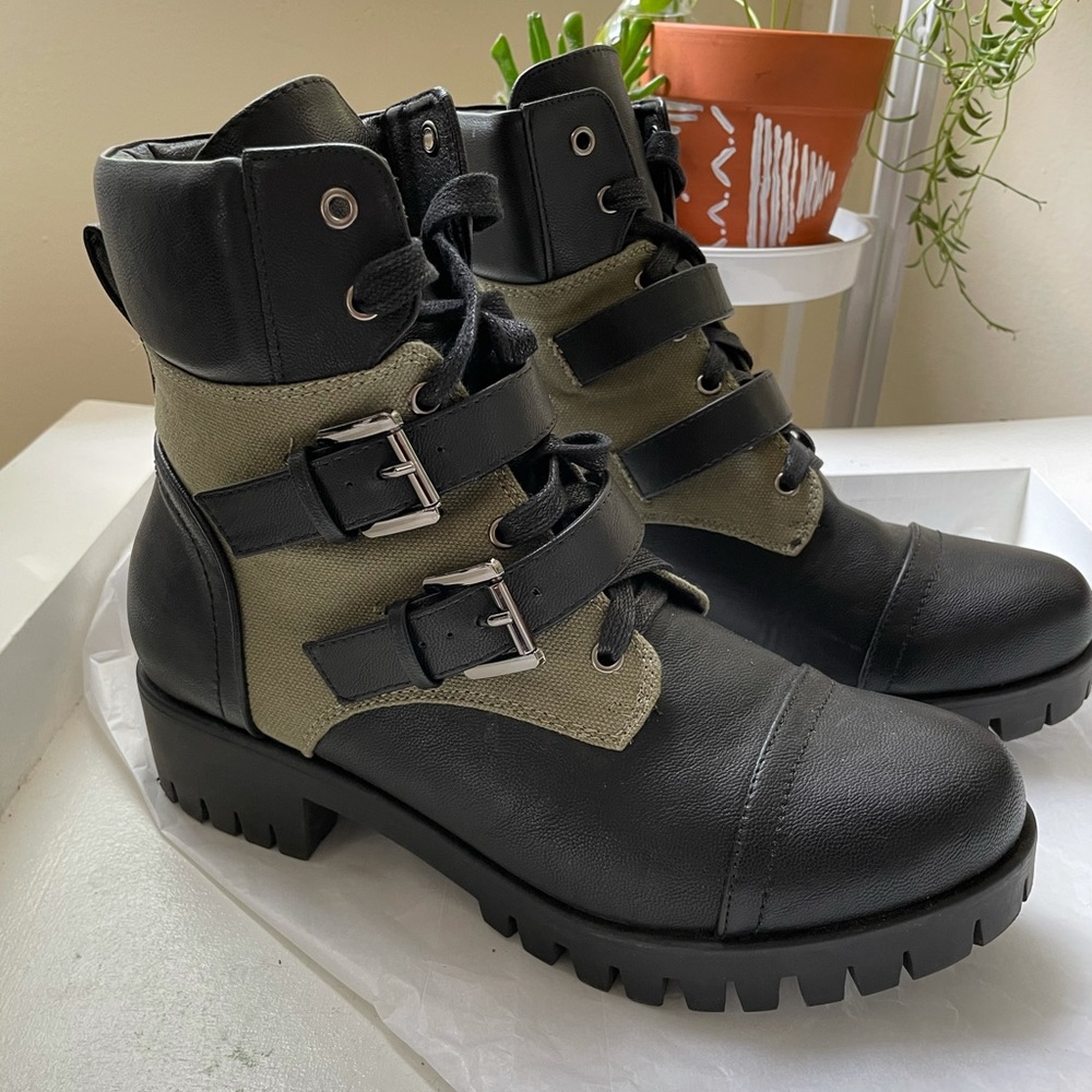 Combat boots